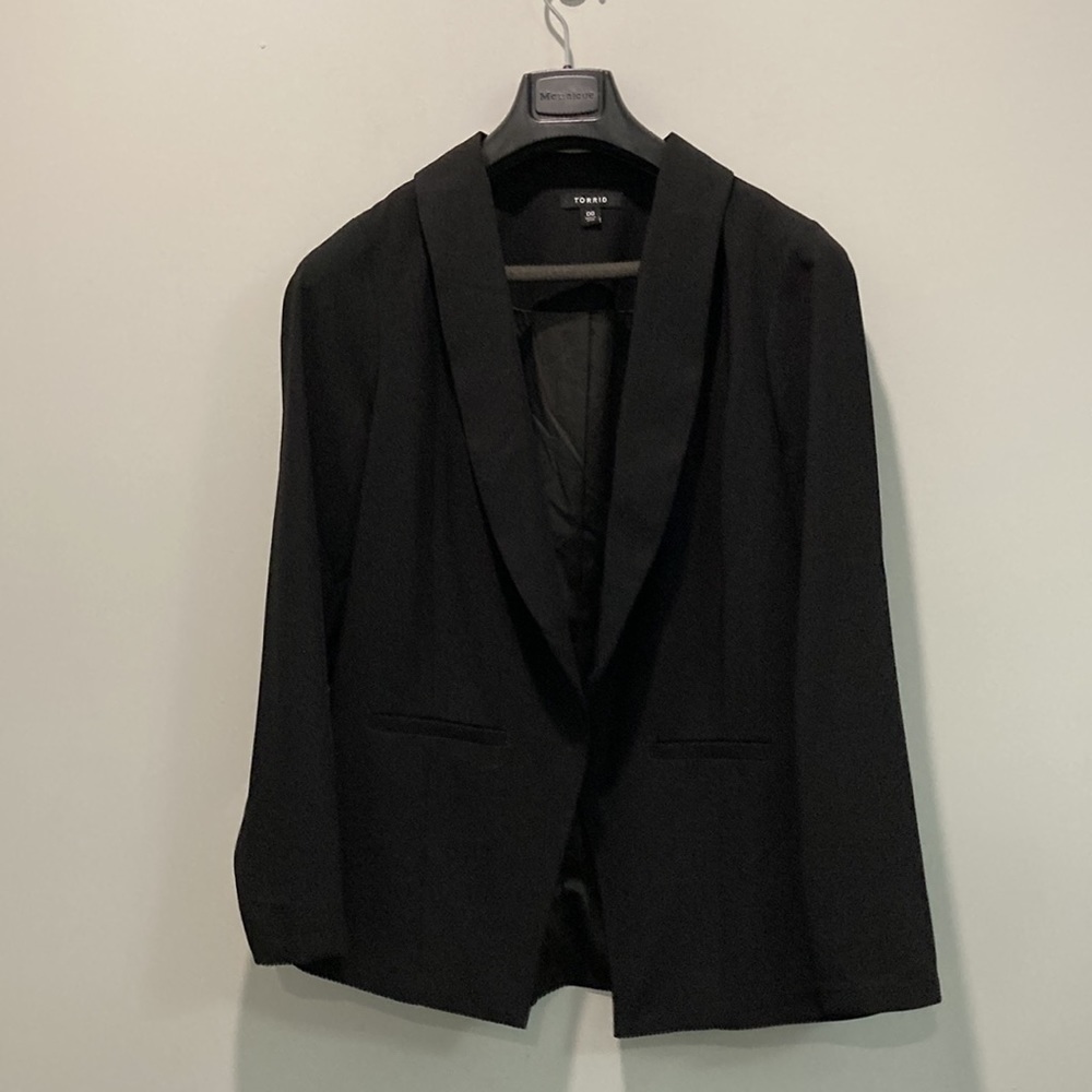 TORRID Studio Crepe Classic Shawl Collar Blazer Size M/L - Picture 5 of 15